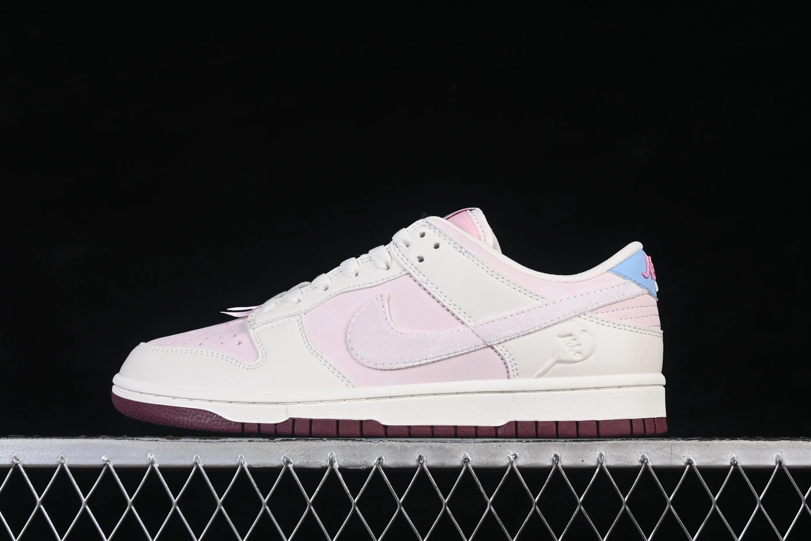 All categories Nk SB Dunk series Nk SB Dunk Low low-top sneakers G version Nike SB Dunk Low Valentine's Day limited low-top casual sneakers IQ1145-610